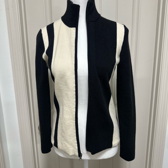 Banana Republic merino wool Black and Cream Turtleneck Sweater - Picture 3 of 7